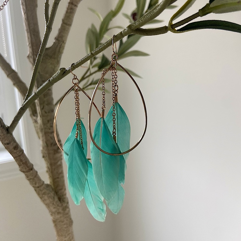 Teal feather and gold chain necklace and earrings set